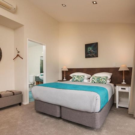Punga Cove Resort Endeavour Inlet Екстер'єр фото